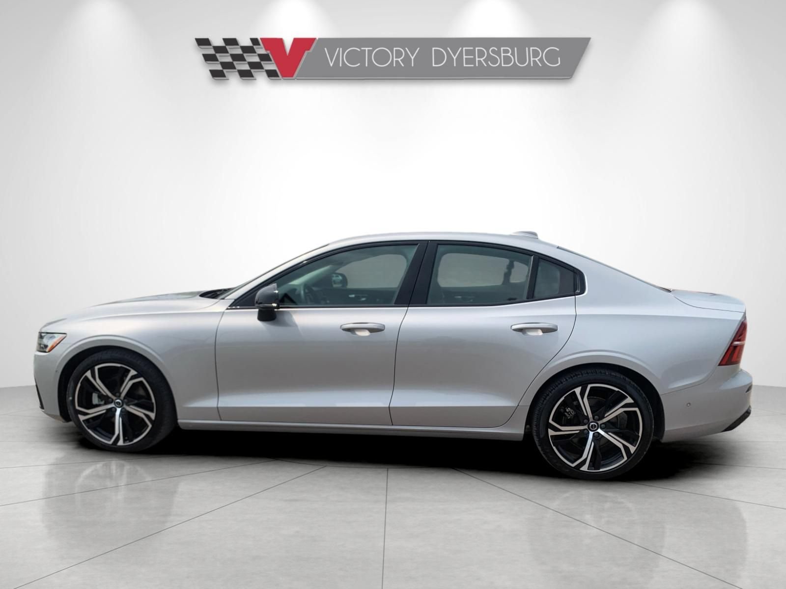 Used 2025 Volvo S60 B5 Plus AWD/4WD image 7