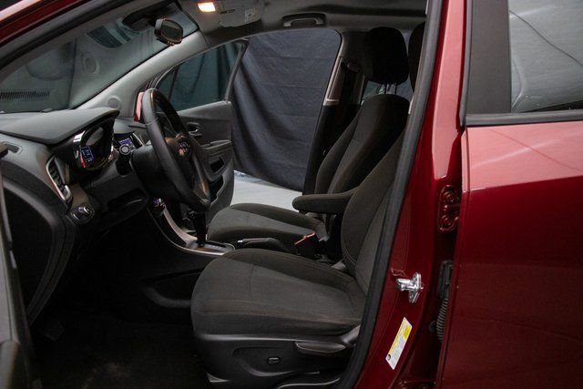 Used 2021 Chevrolet Trax LS AWD/4WD image 27