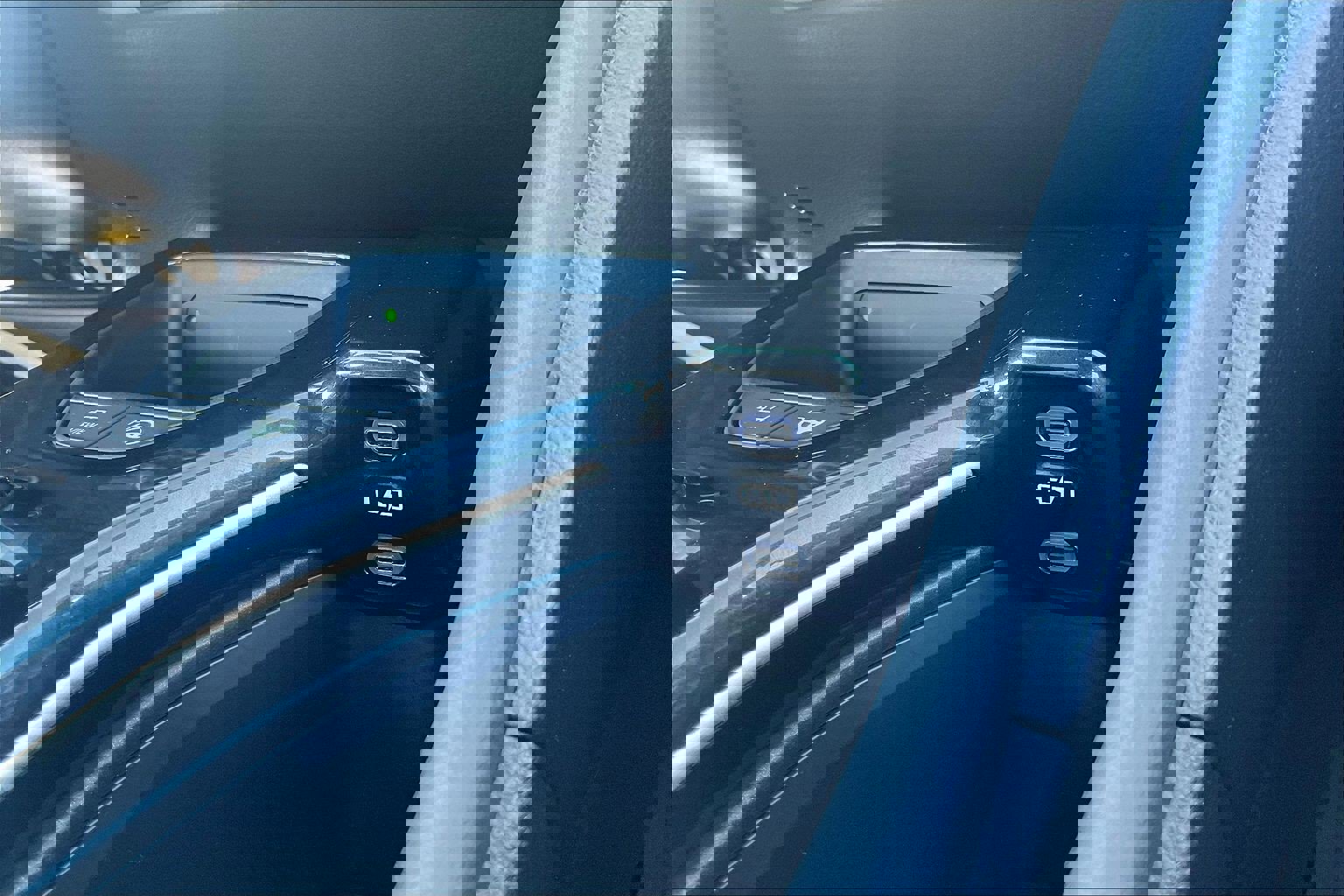 Used 2025 Toyota Crown Platinum image 39