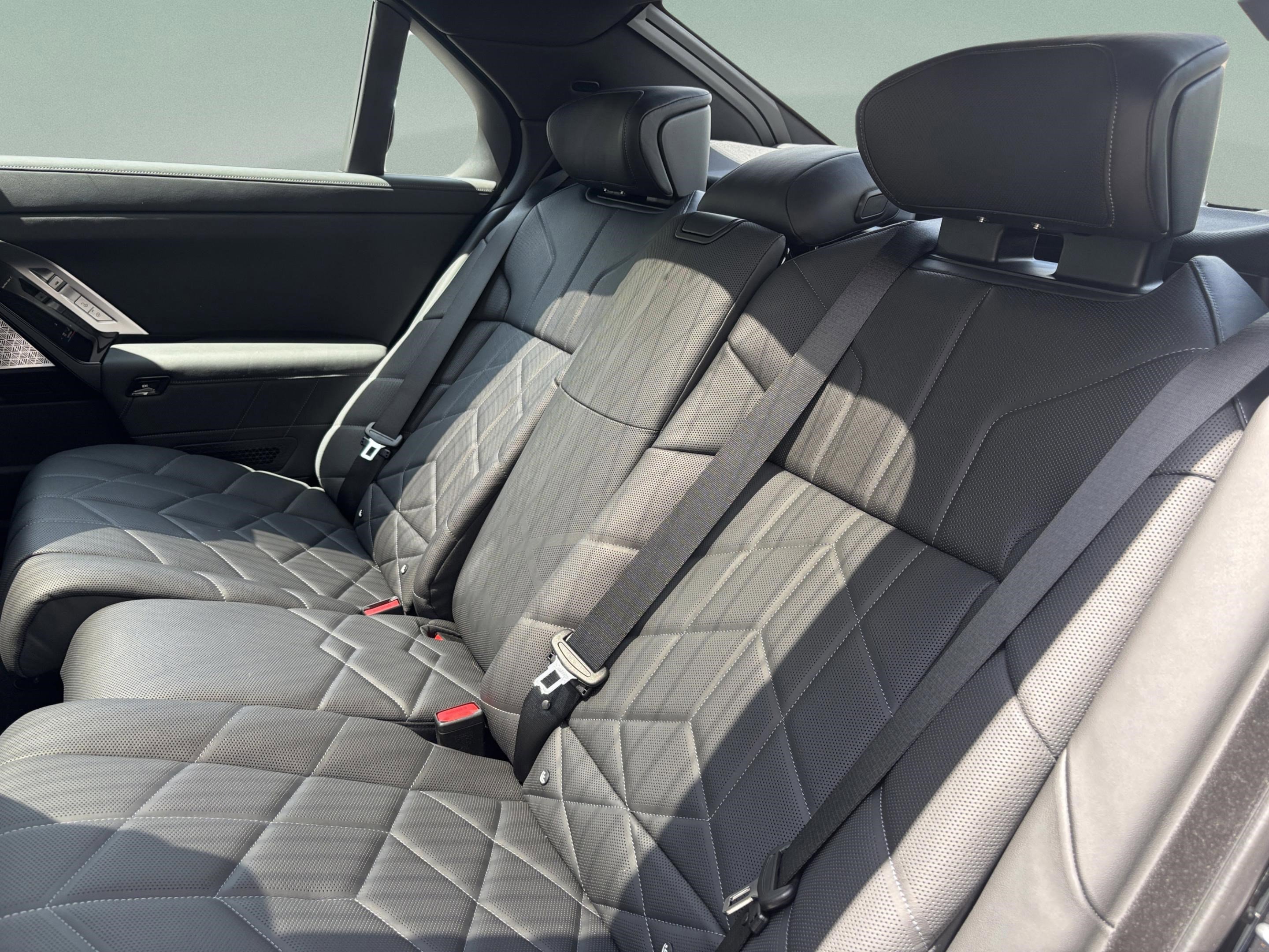 Used 2025 BMW i7 eDrive50 w/ M Sport Package image 28