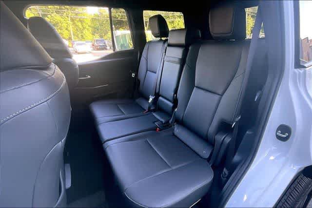 Used 2024 Lexus GX 550 w/ Cold Area Package AWD/4WD image 23