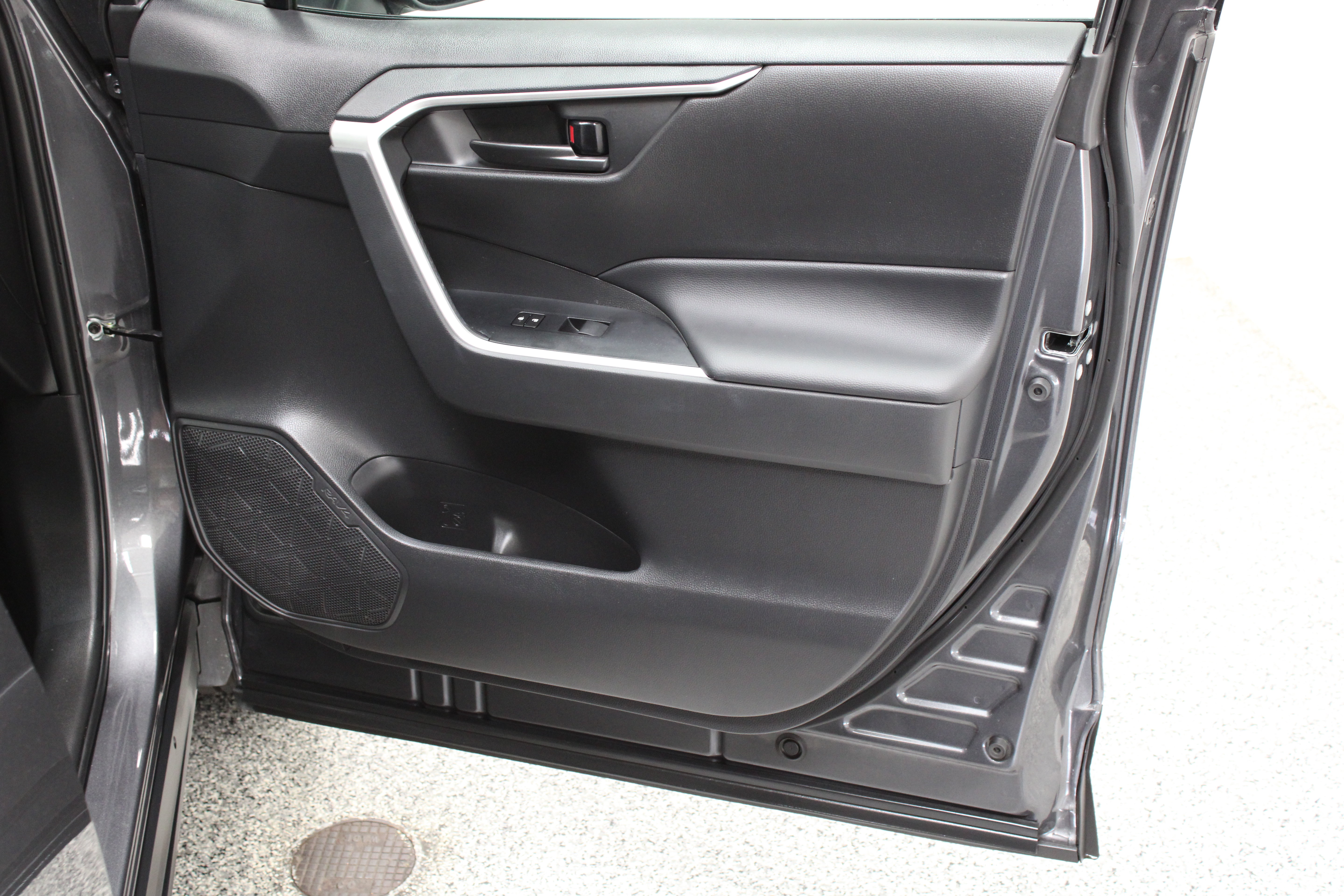 Certified 2024 Toyota RAV4 LE FWD image 30