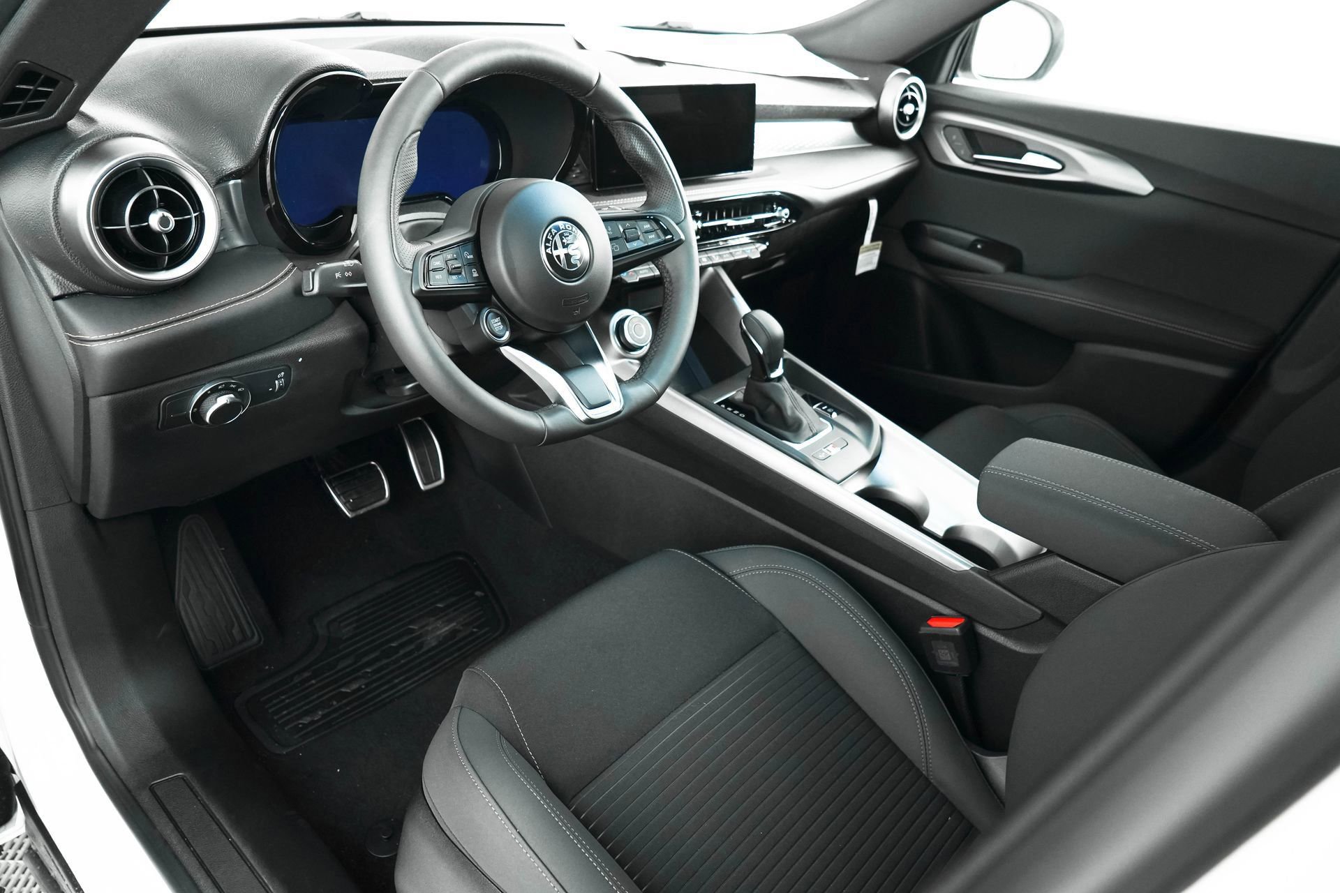 New 2025 Alfa Romeo Tonale AWD/4WD image 17