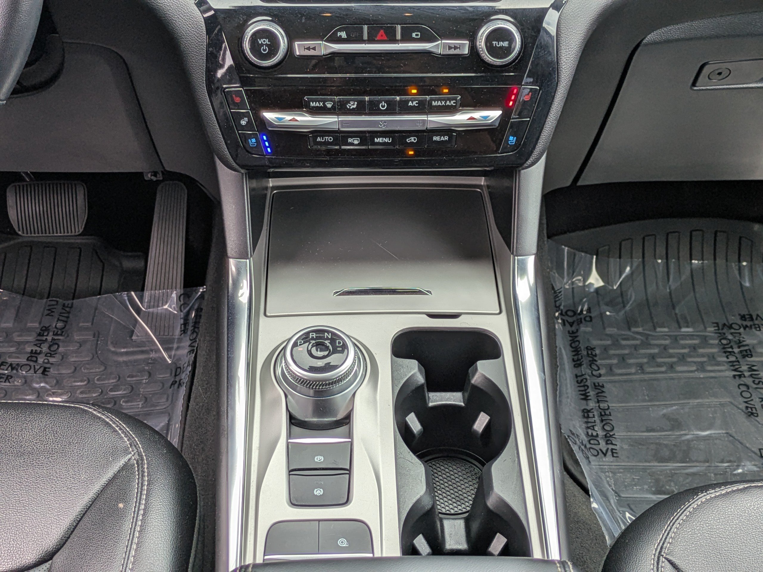 Used 2022 Ford Explorer Limited w/ Limited Technology Package RWD image 18