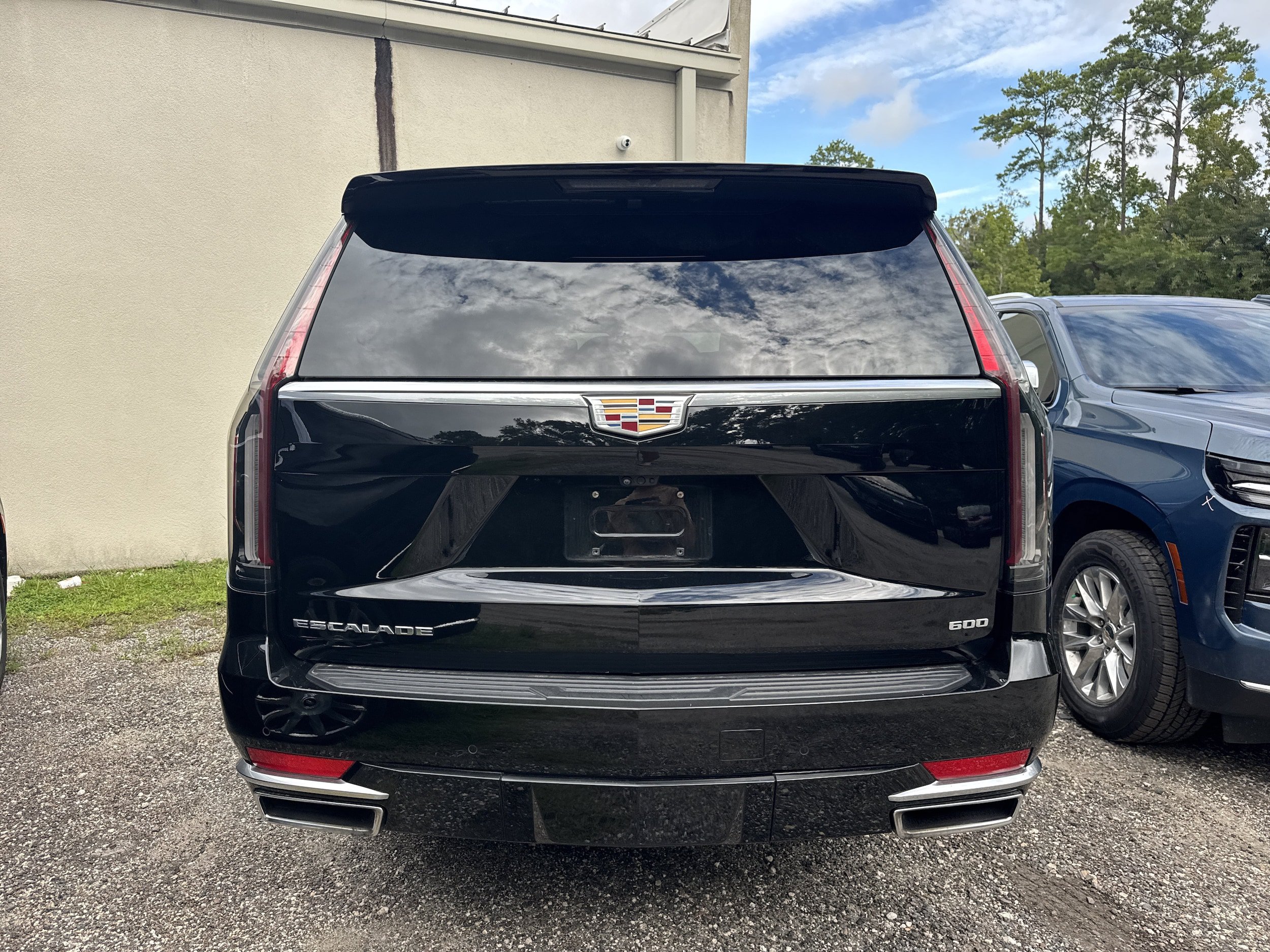 Used 2024 Cadillac Escalade ESV Premium Luxury w/ Performance Package AWD/4WD image 2