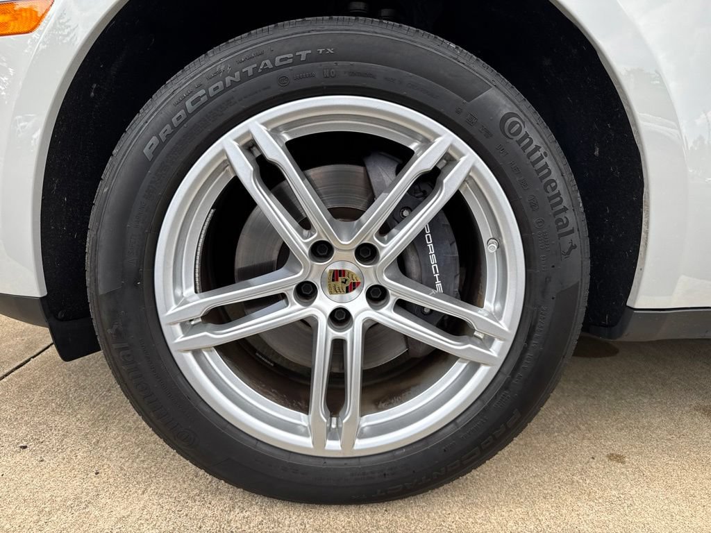 Used 2024 Porsche Macan Turbo AWD/4WD image 26