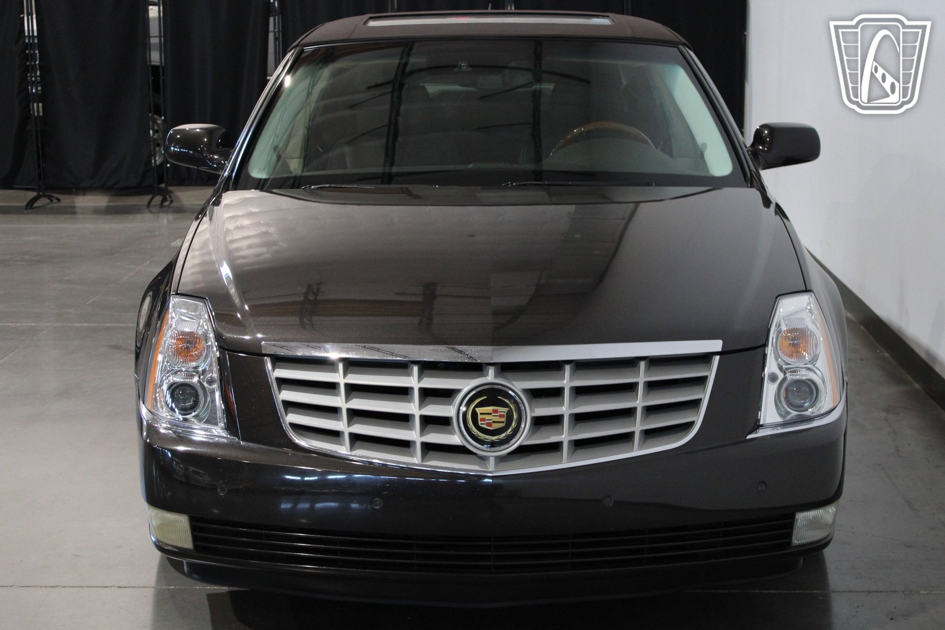 Used 2008 Cadillac DTS Performance w/ Platinum Edition image 10