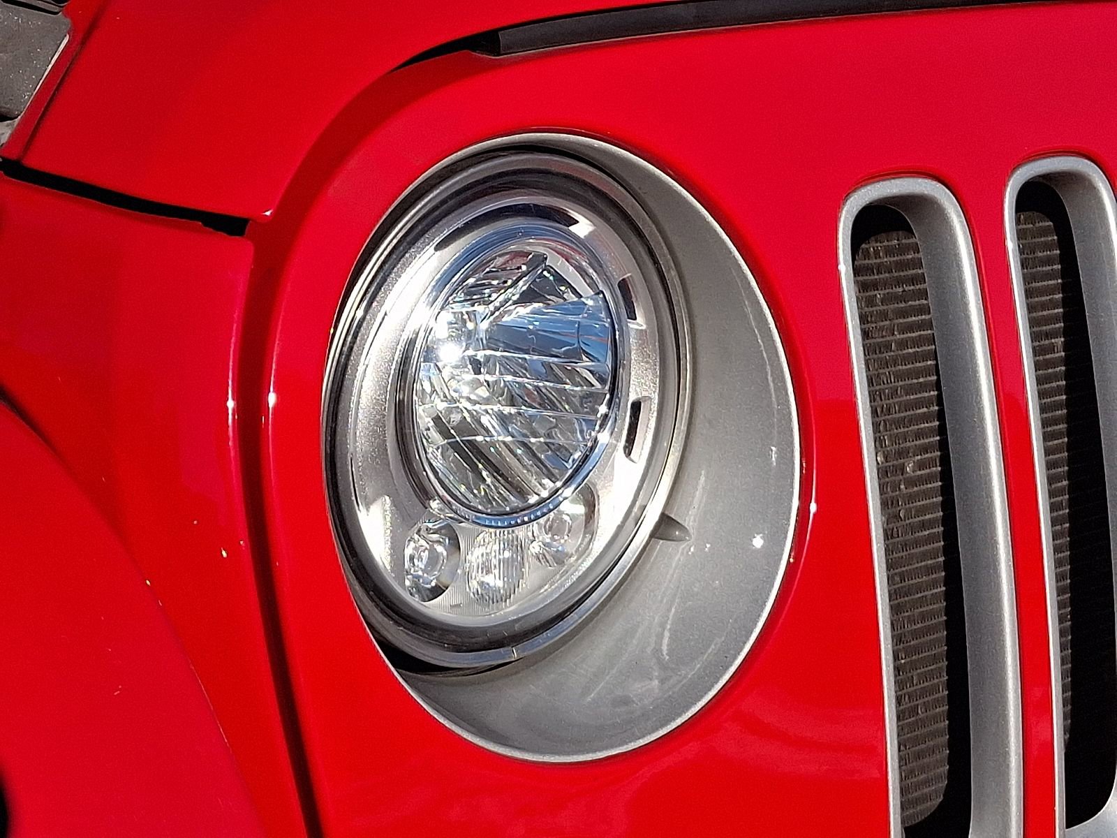 Used 2017 Jeep Wrangler Unlimited Sahara w/ Connectivity Group image 10