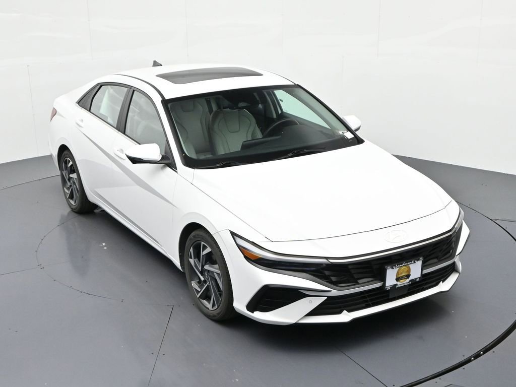 Used 2024 Hyundai Elantra Limited image 23