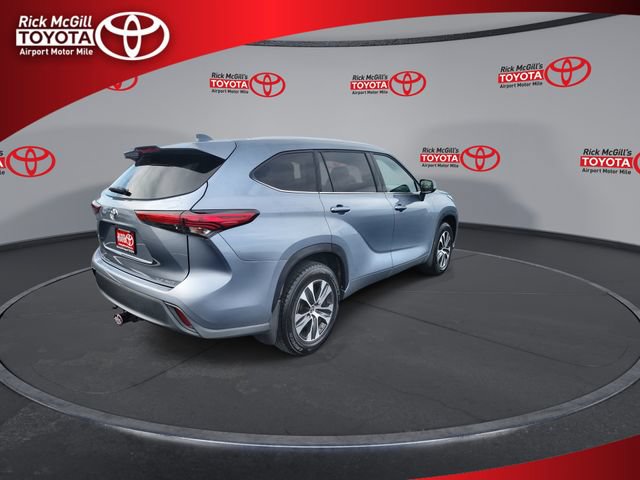 Used 2021 Toyota Highlander XLE AWD/4WD image 8
