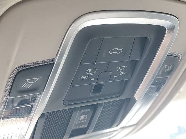 Used 2022 RAM 1500 Laramie AWD/4WD image 30