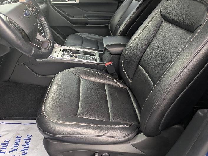 Used 2020 Ford Explorer XLT w/ Equipment Group 202A AWD/4WD image 10