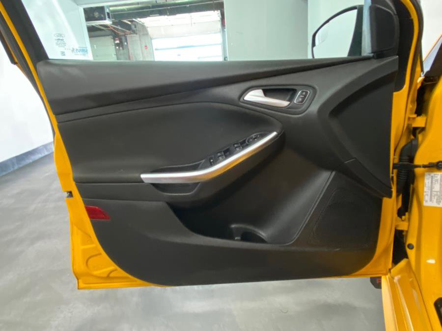 Used 2015 Ford Focus ST w/ Equipment Group 401A image 37