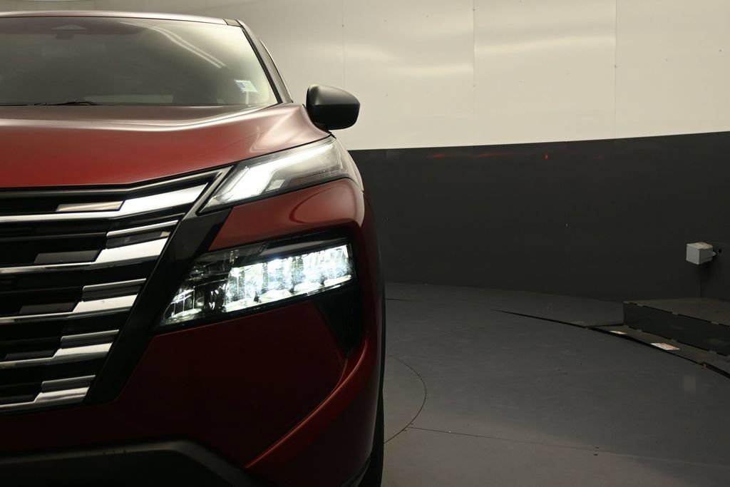 Used 2025 Nissan Rogue S FWD image 15
