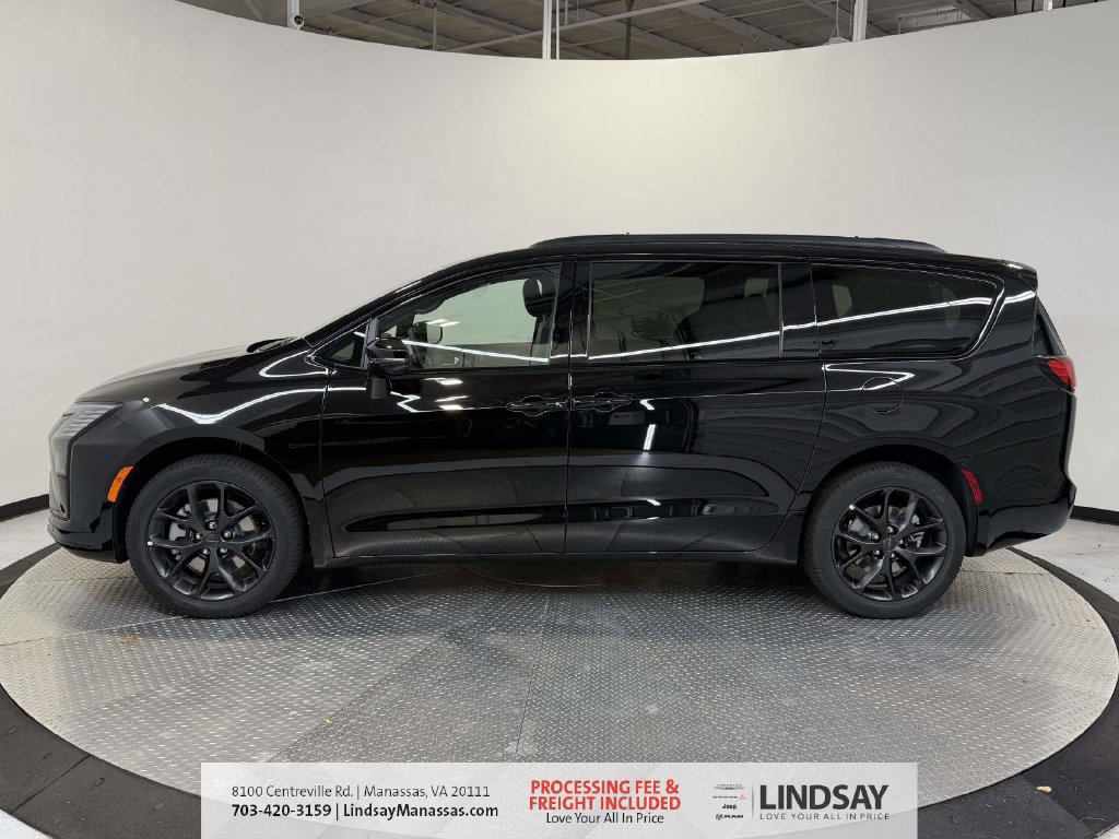 New 2027 Chrysler Pacifica Limited AWD/4WD image 5
