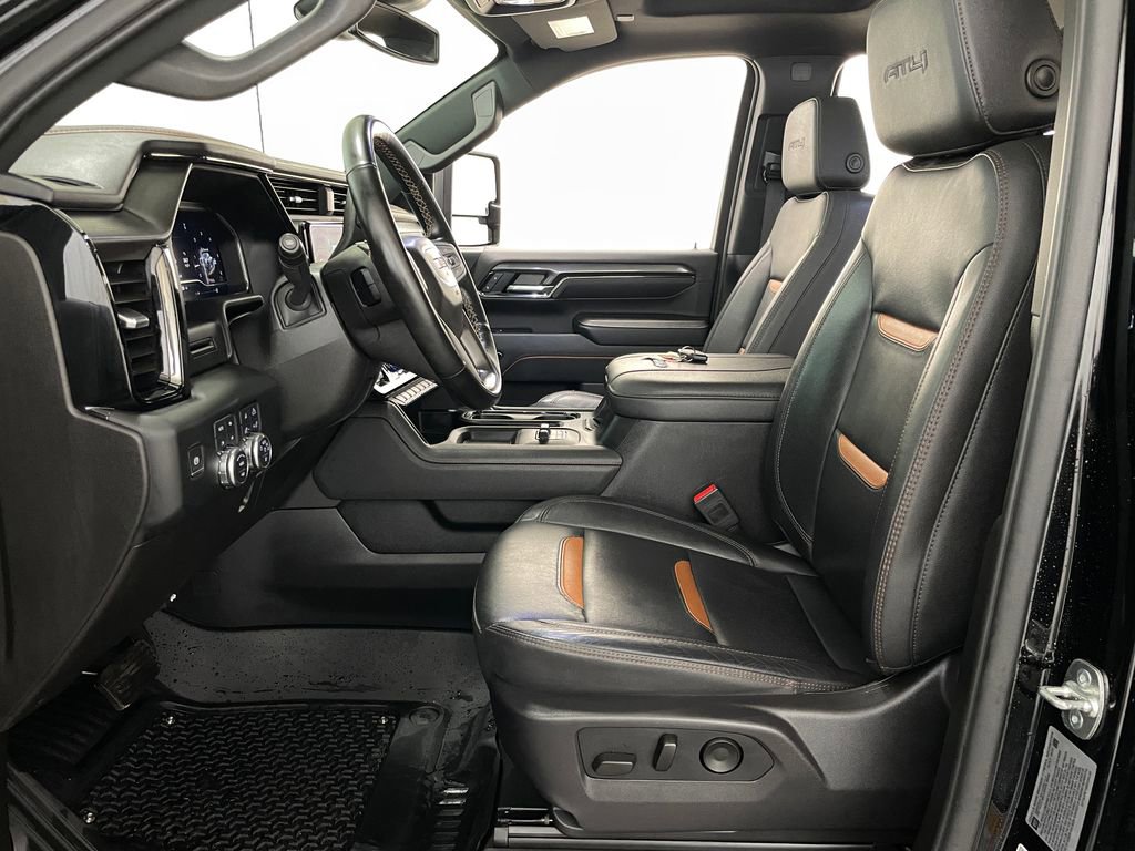 Used 2025 GMC Sierra 2500 AT4 image 9