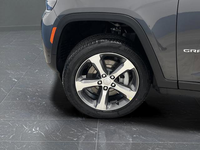 New 2026 Jeep Grand Cherokee L Limited w/ Luxury Tech Group II image 38