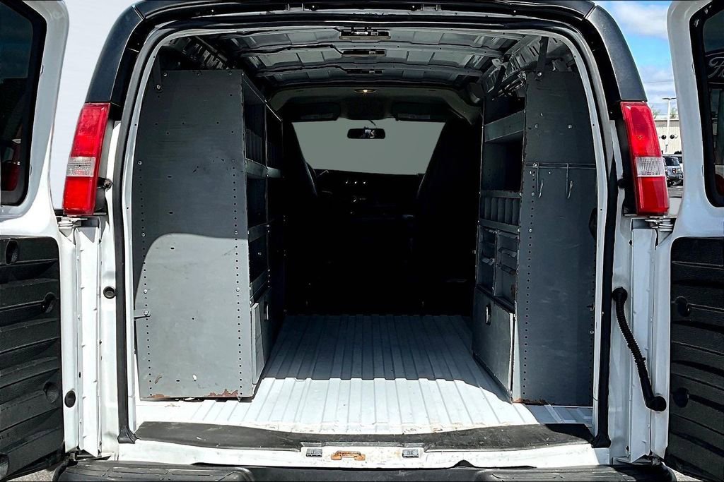 Used 2017 Chevrolet Express 2500 RWD image 7