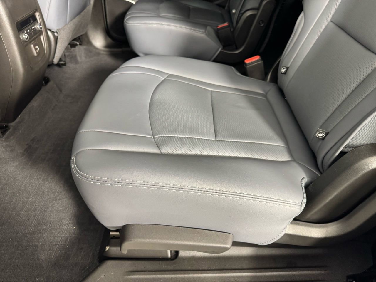 Used 2023 Buick Enclave Essence w/ Experience Buick Package image 28