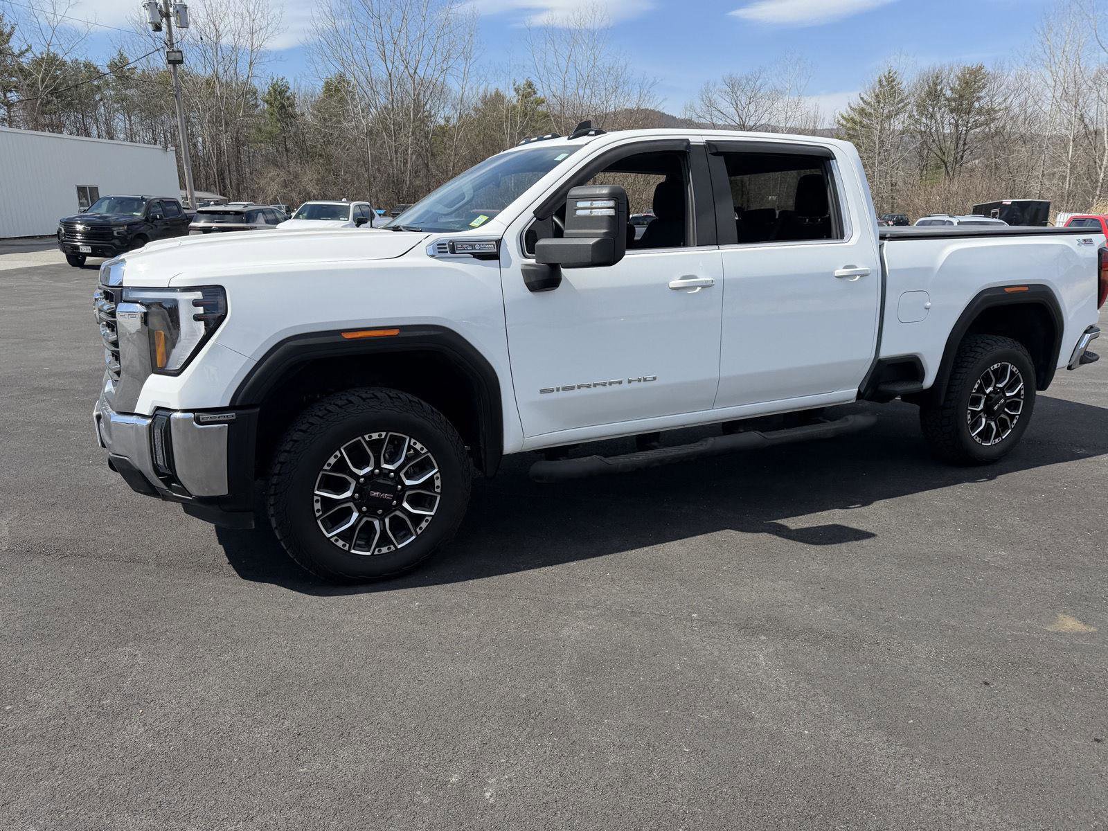 Used 2025 GMC Sierra 2500 SLE image 2