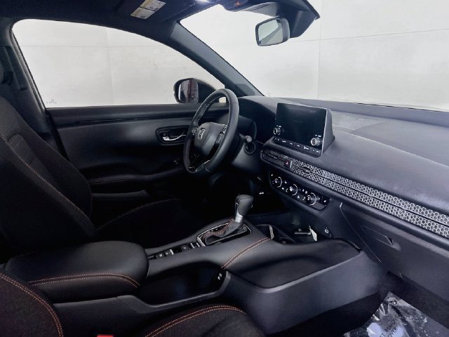 Certified 2025 Honda HR-V Sport image 9