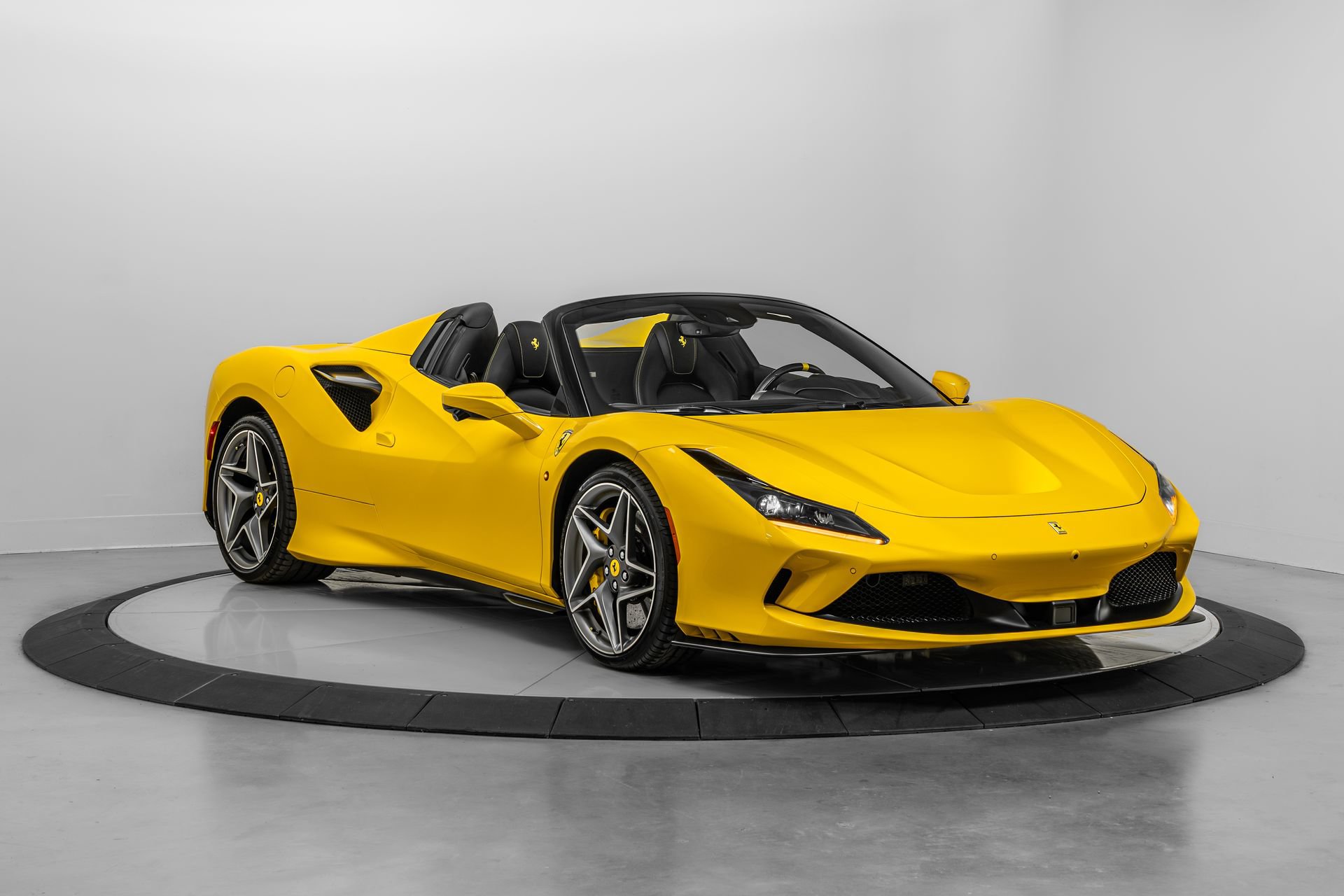 Certified 2022 Ferrari F8 Tributo RWD image 1