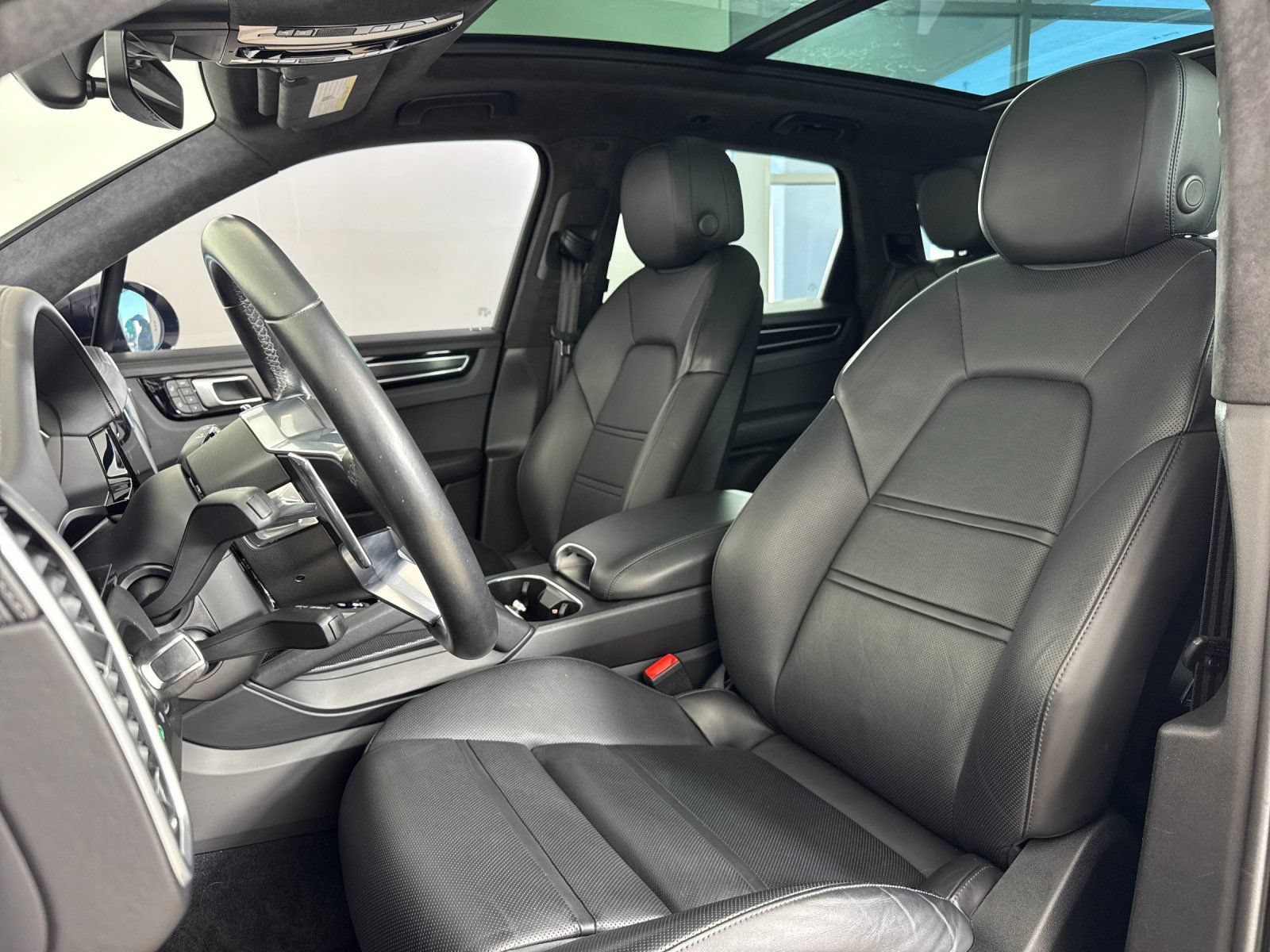 Certified 2023 Porsche Cayenne GTS AWD/4WD image 5