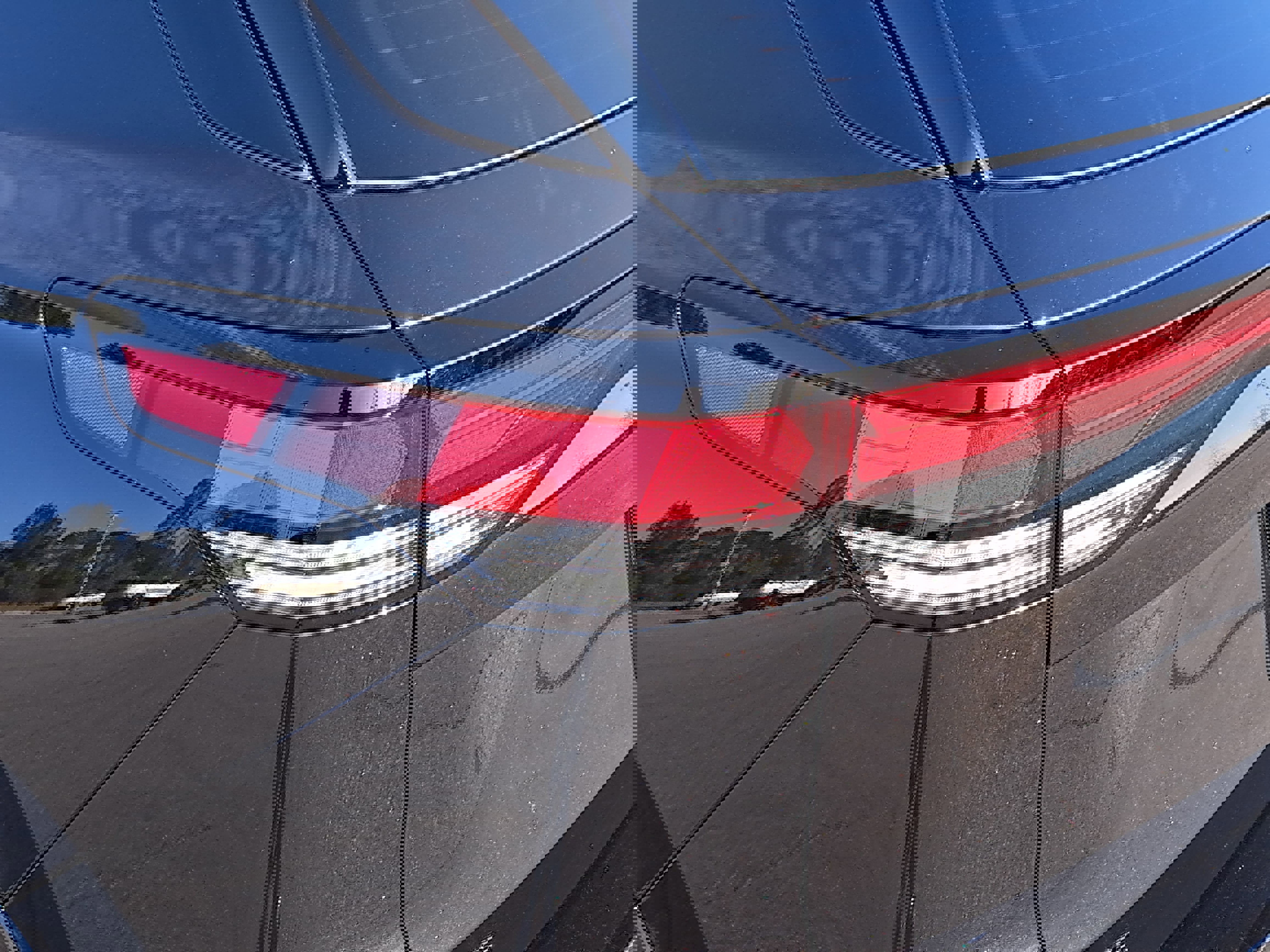 Used 2025 Volkswagen Tiguan SE R-Line image 33