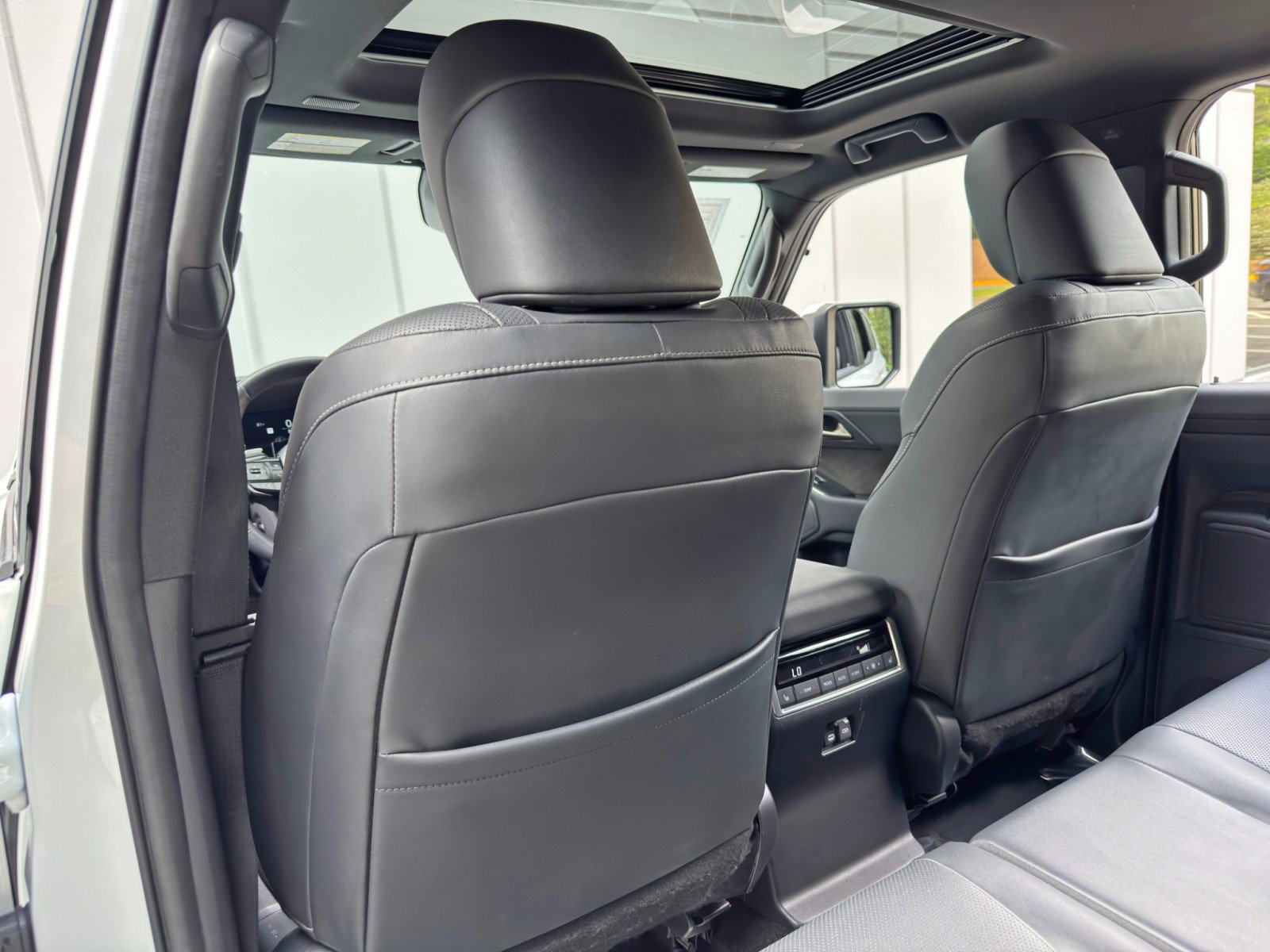 Used 2024 Lexus GX 550 w/ Cold Area Package AWD/4WD image 38
