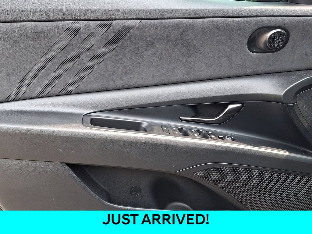 Used 2022 Hyundai Elantra N FWD image 11