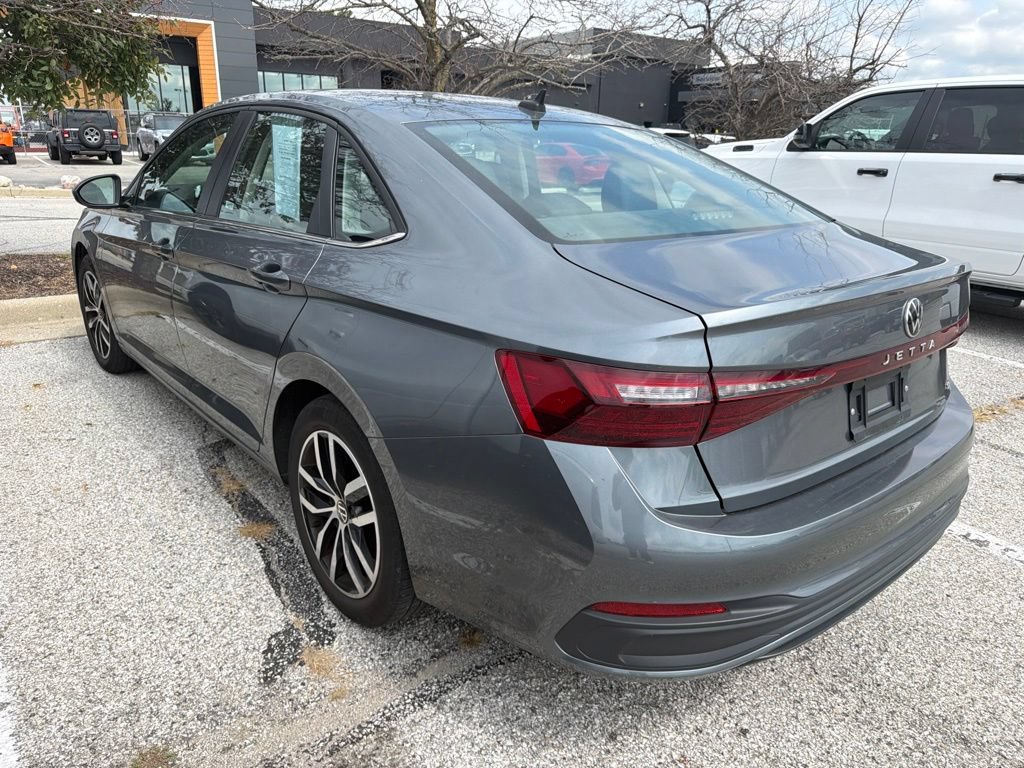 Used 2025 Volkswagen Jetta SE FWD image 3