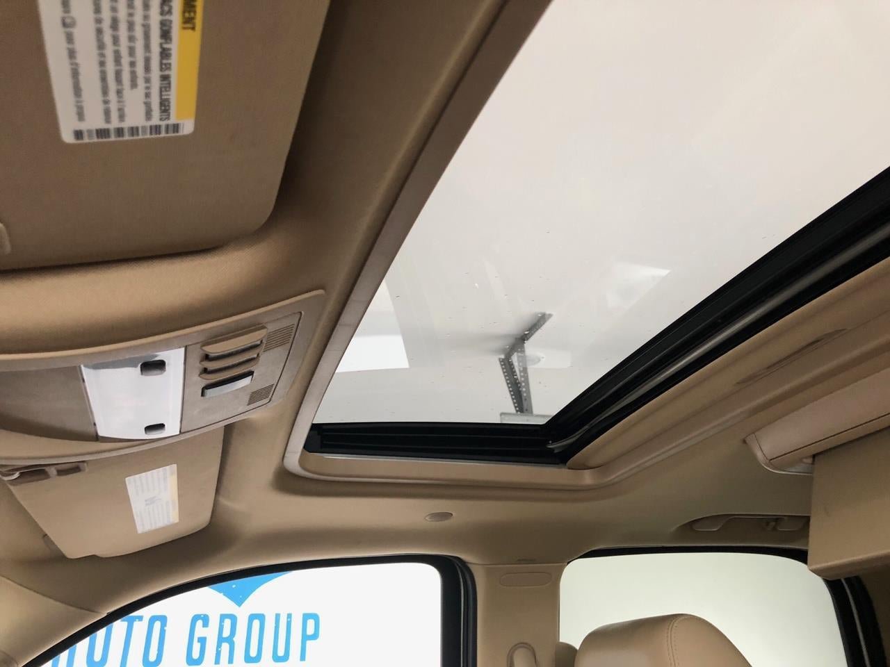 Used 2011 Cadillac Escalade Premium AWD/4WD image 21