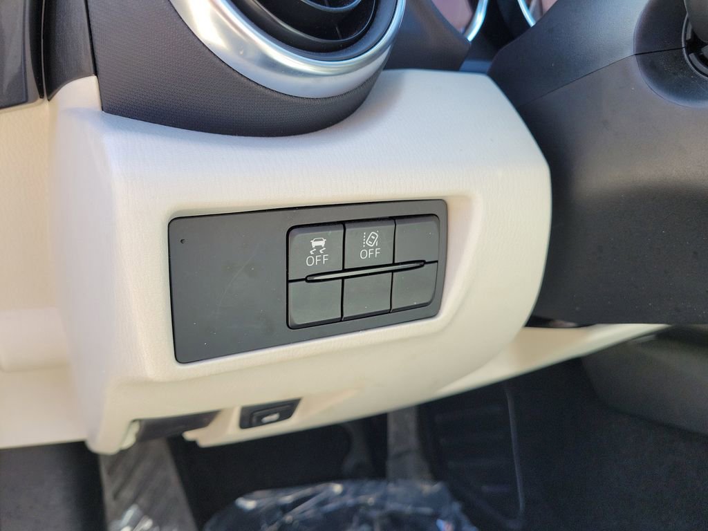Used 2021 MAZDA MX-5 Miata RF Grand Touring RWD image 17