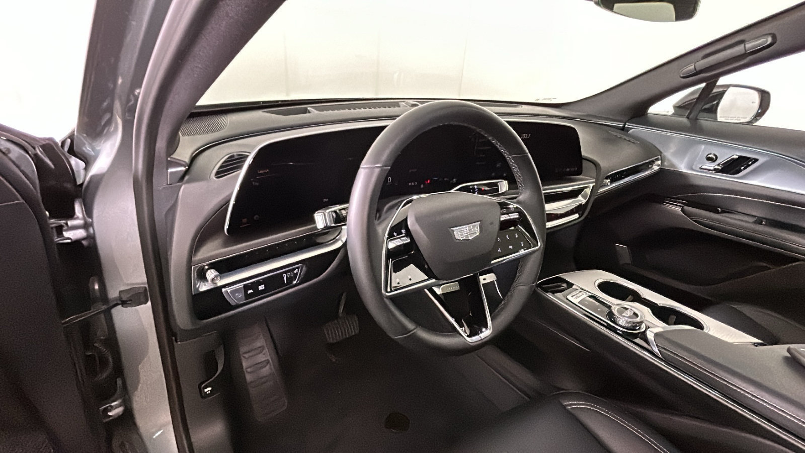 Used 2024 Cadillac Lyriq Tech AWD/4WD image 17