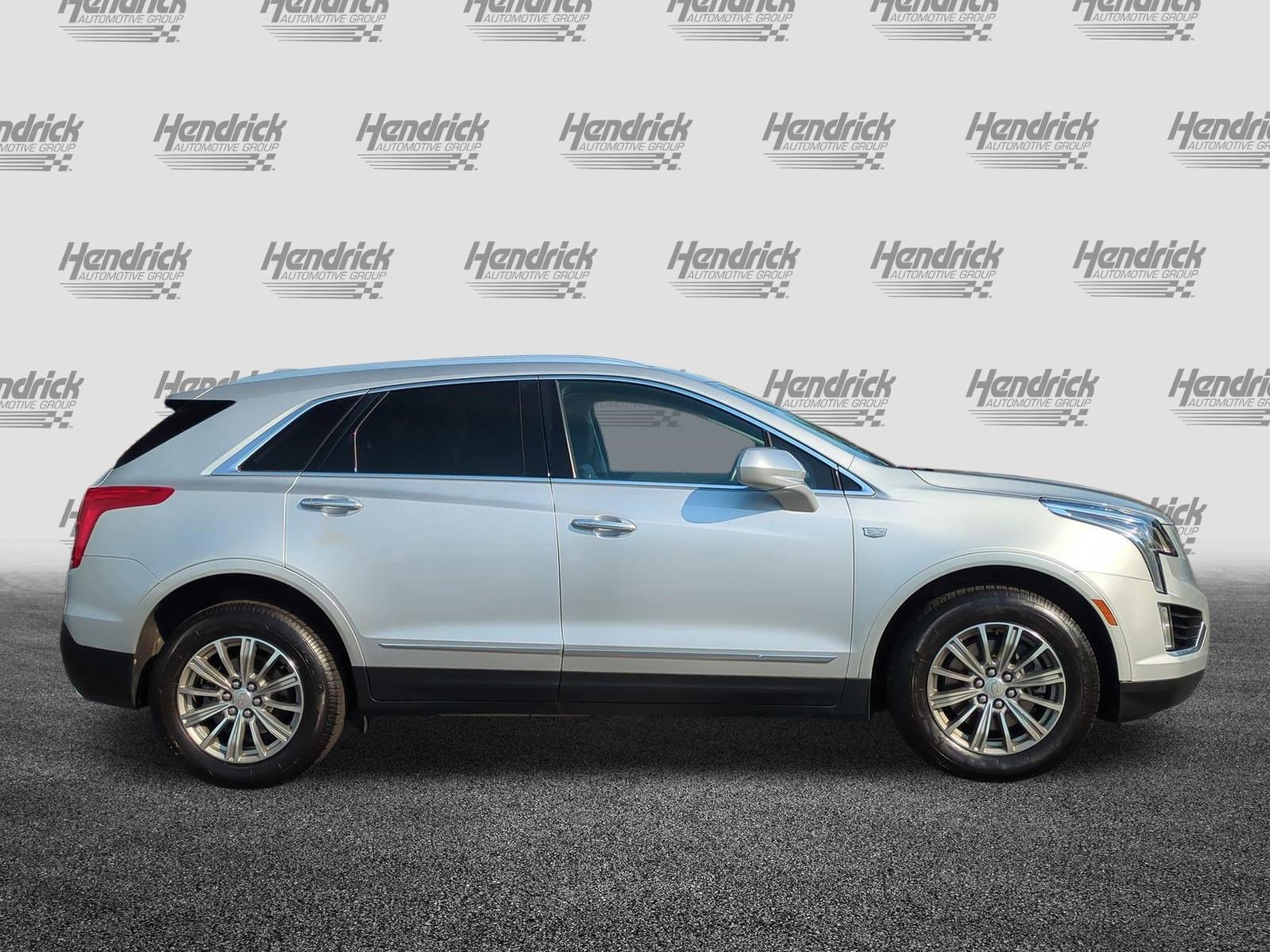 Used 2017 Cadillac XT5 Luxury w/ Driver Awareness Package FWD image 11