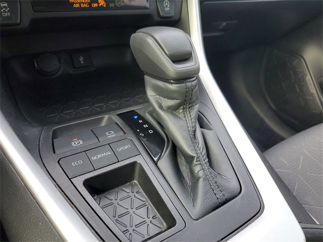 Used 2022 Toyota RAV4 XLE image 25