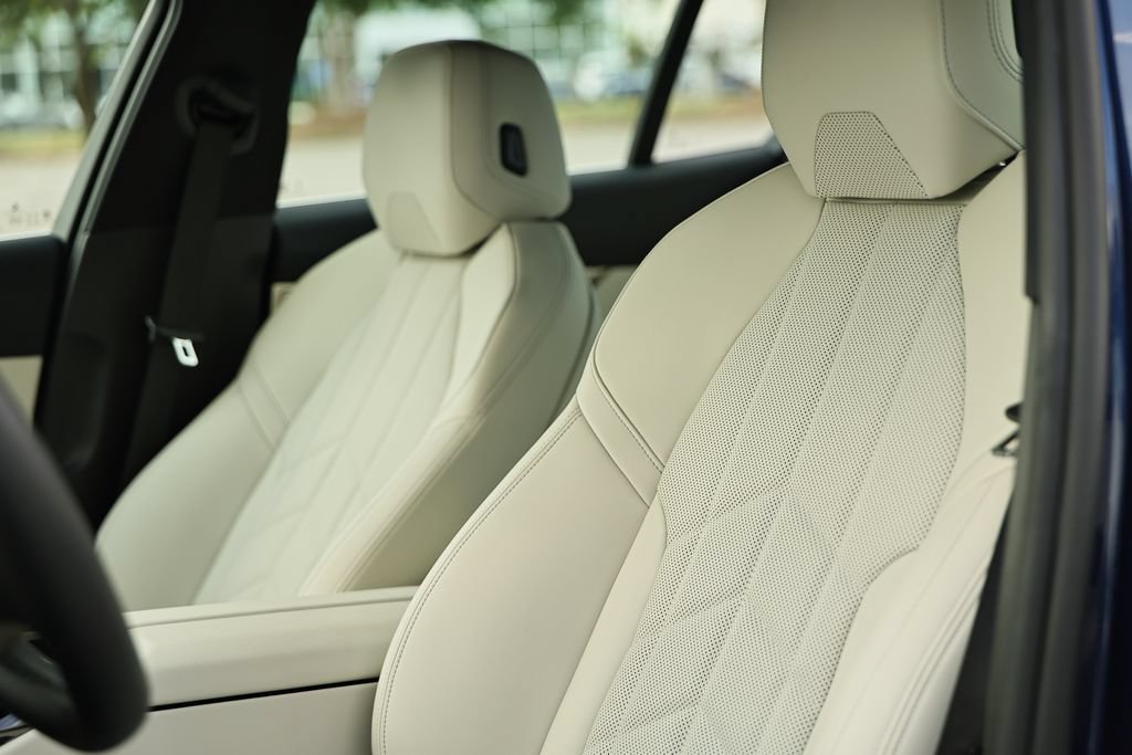 Used 2026 BMW 530i w/ Premium Package RWD image 21