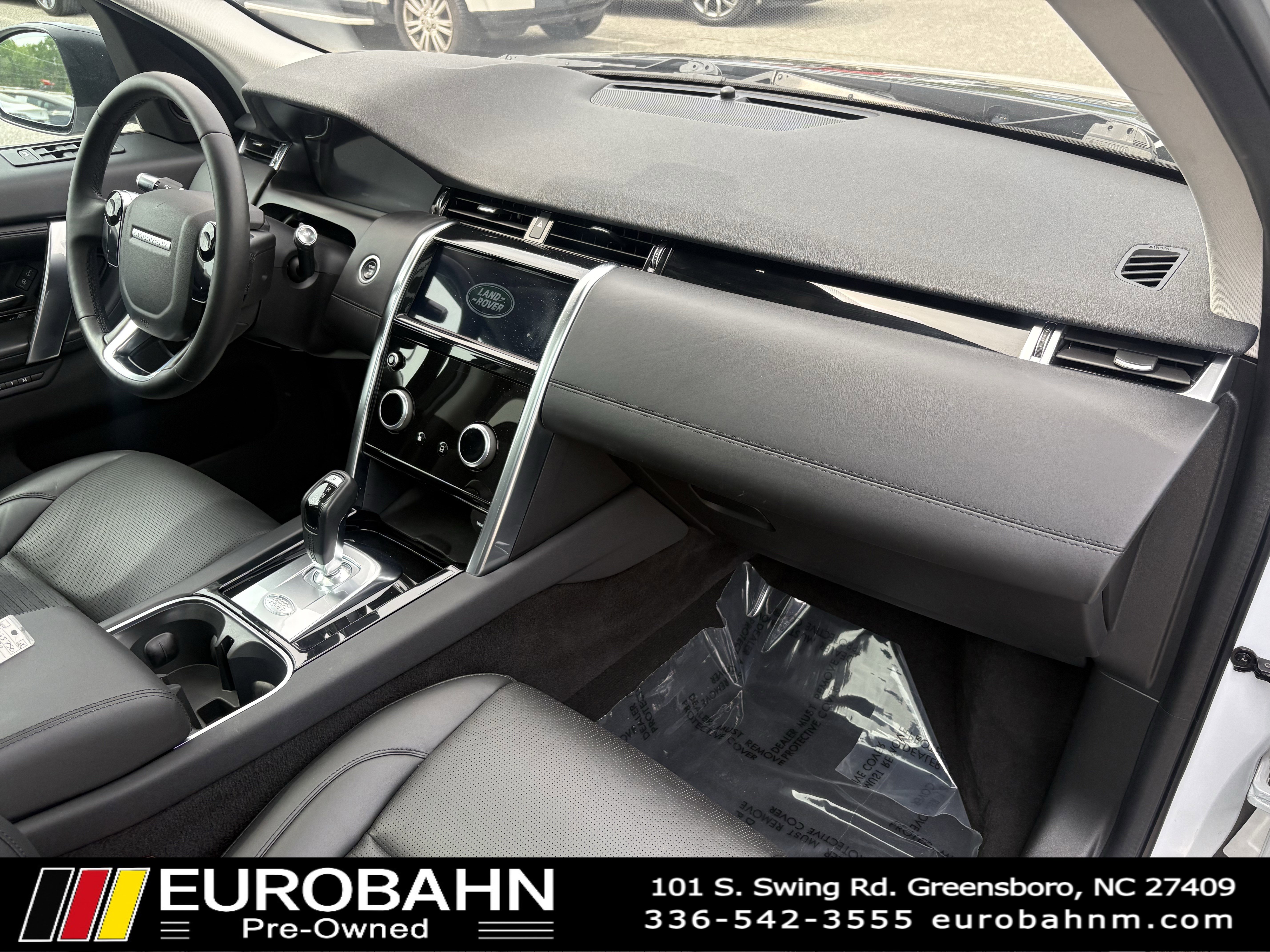 Used 2020 Land Rover Discovery Sport SE image 16