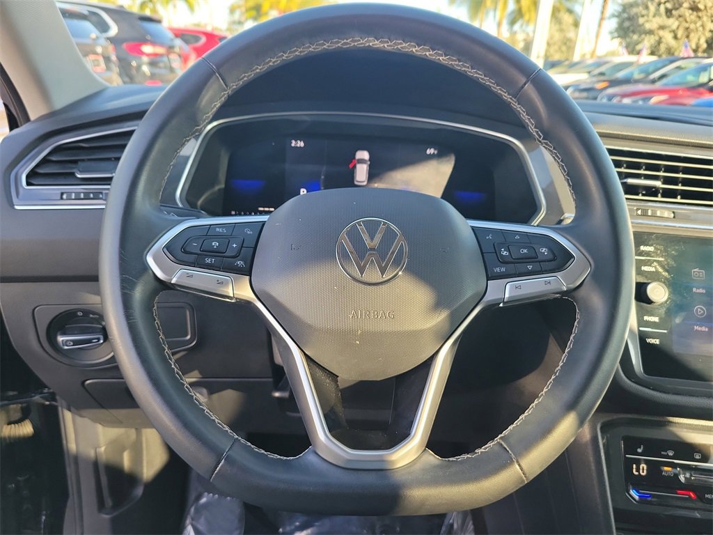 Used 2022 Volkswagen Tiguan SE image 16