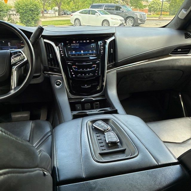 Used 2017 Cadillac Escalade ESV Platinum AWD/4WD image 9