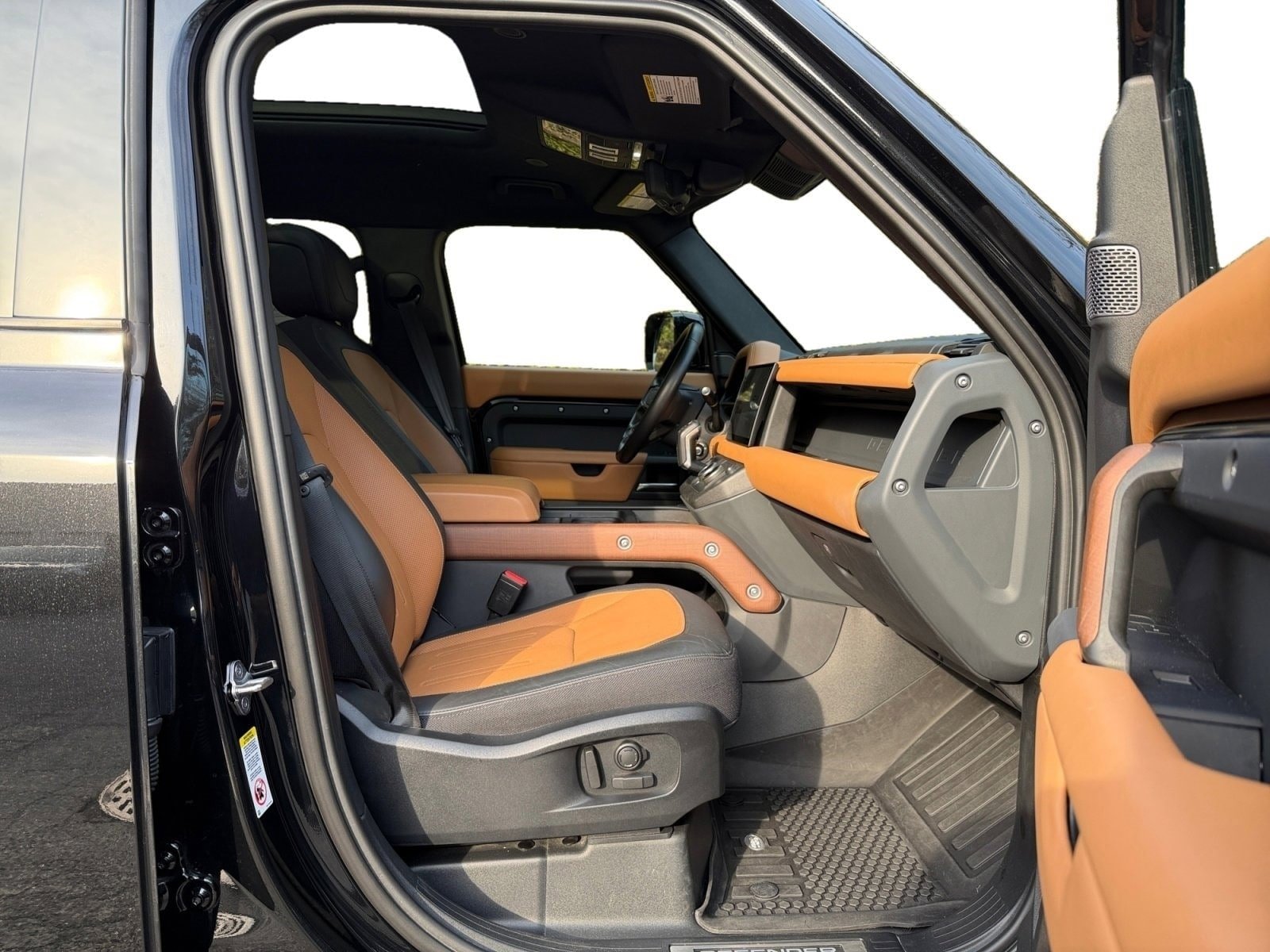 Certified 2024 Land Rover Defender 110 X AWD/4WD image 22