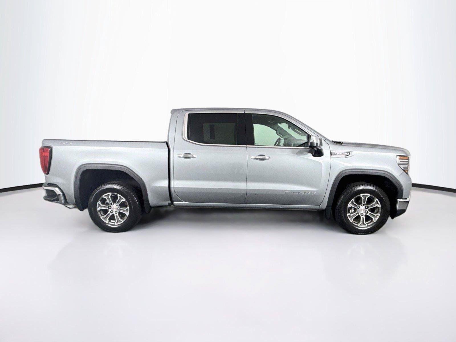 Used 2025 GMC Sierra 1500 SLT AWD/4WD image 11