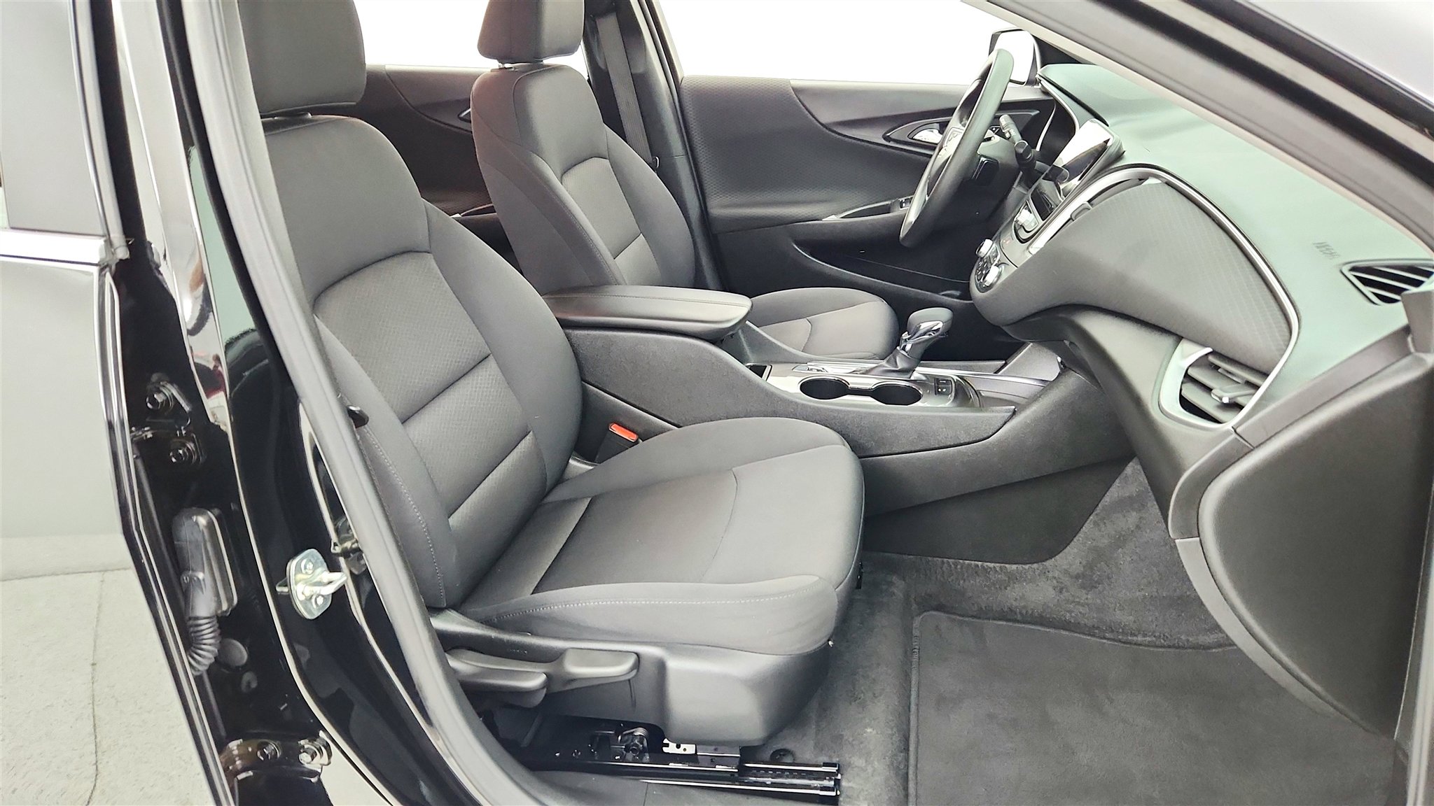 Used 2025 Chevrolet Malibu LT image 19