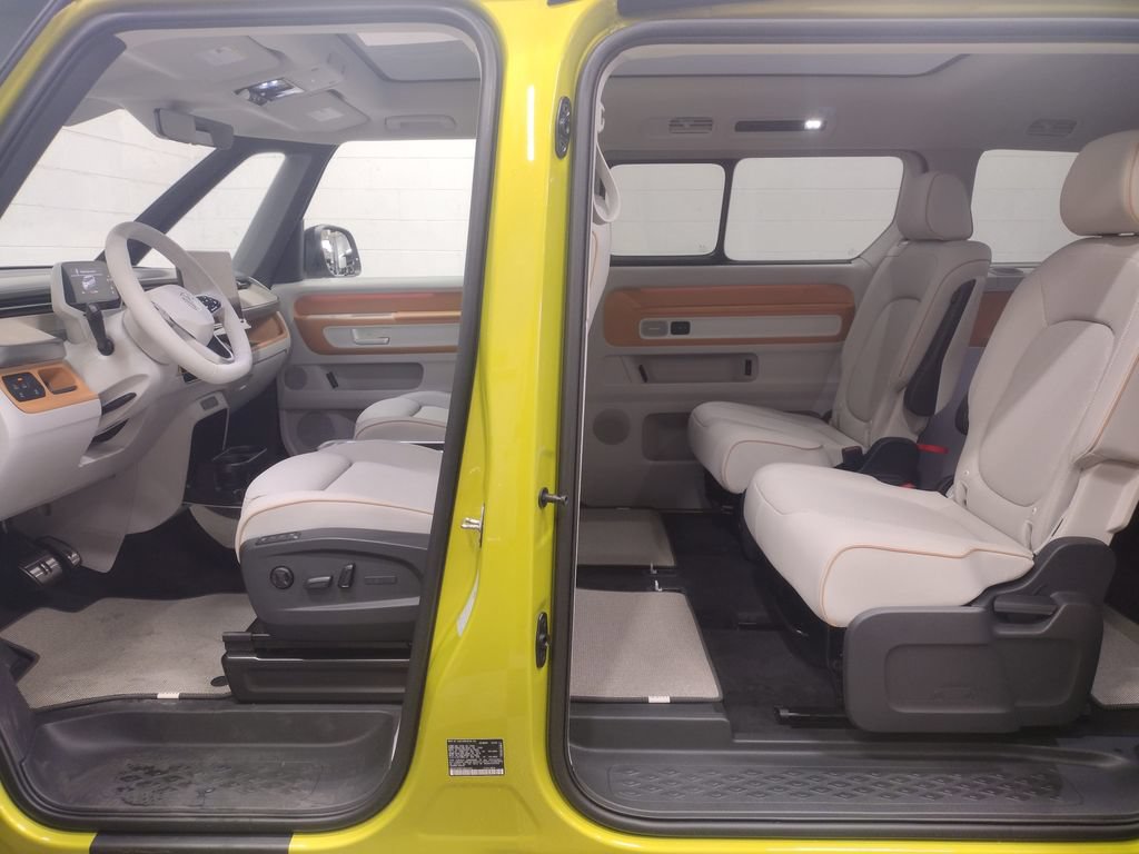 New 2025 Volkswagen ID. Buzz 1st Edition AWD/4WD image 27