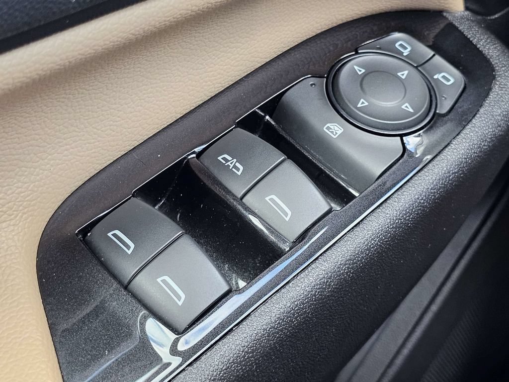 Used 2024 Chevrolet Equinox Premier FWD image 27
