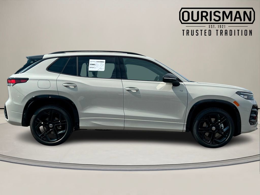 New 2026 Volkswagen Tiguan SE R-Line image 2