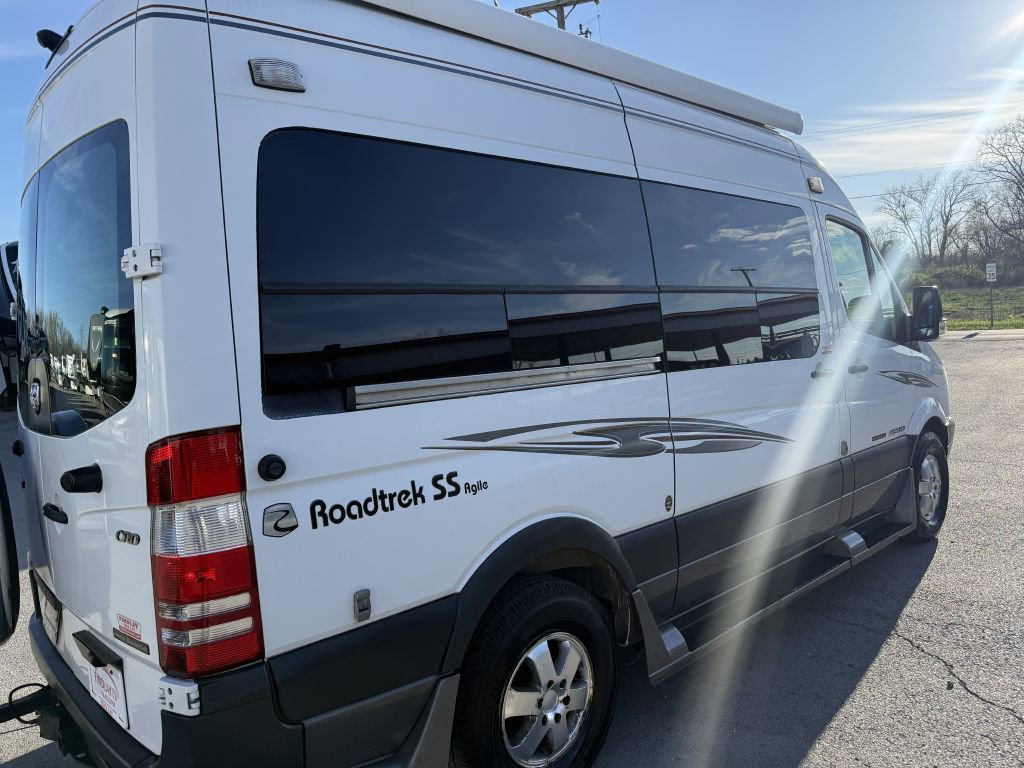Used 2008 Dodge Sprinter 2500 w/ Trailer Tow Group image 33