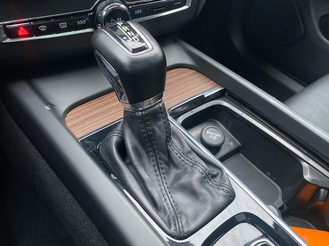 Used 2021 Volvo XC60 T5 Momentum w/ Protection Package Premier image 28