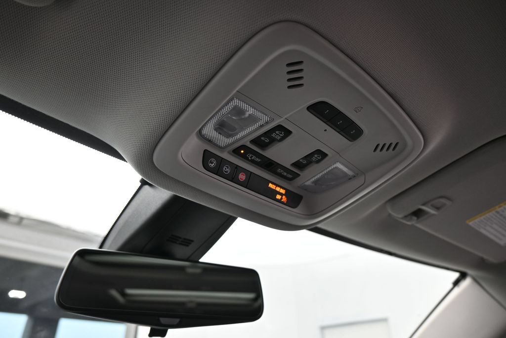 Used 2021 Chevrolet Traverse Premier w/ Redline Edition FWD image 36