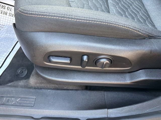 Used 2018 Chevrolet Equinox LT image 12